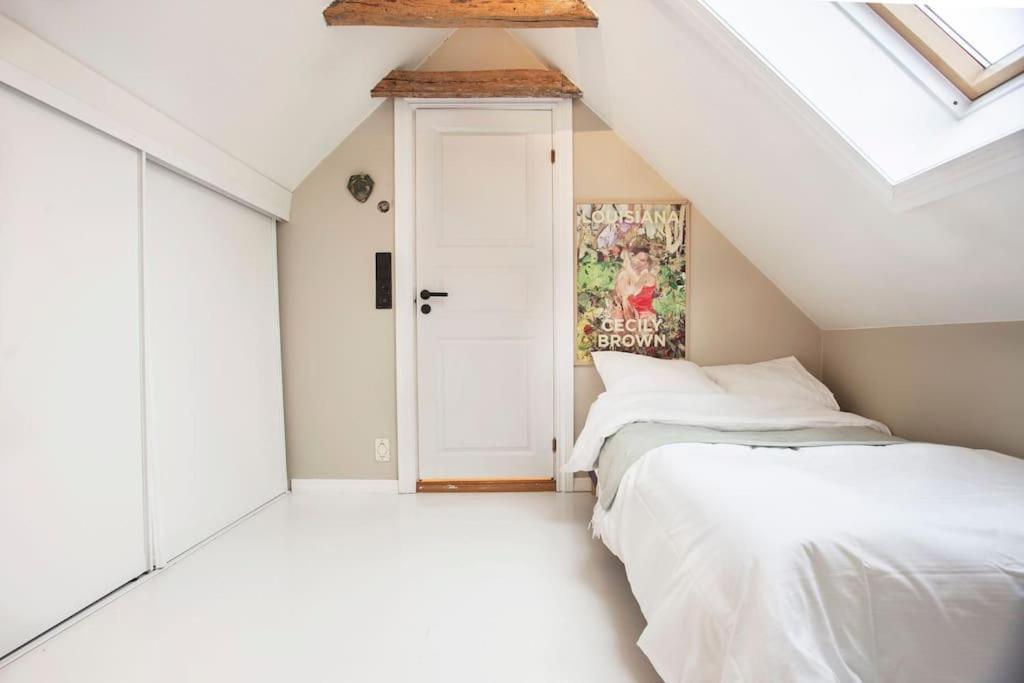 Apartment New! Modern Floor In Historic Area!