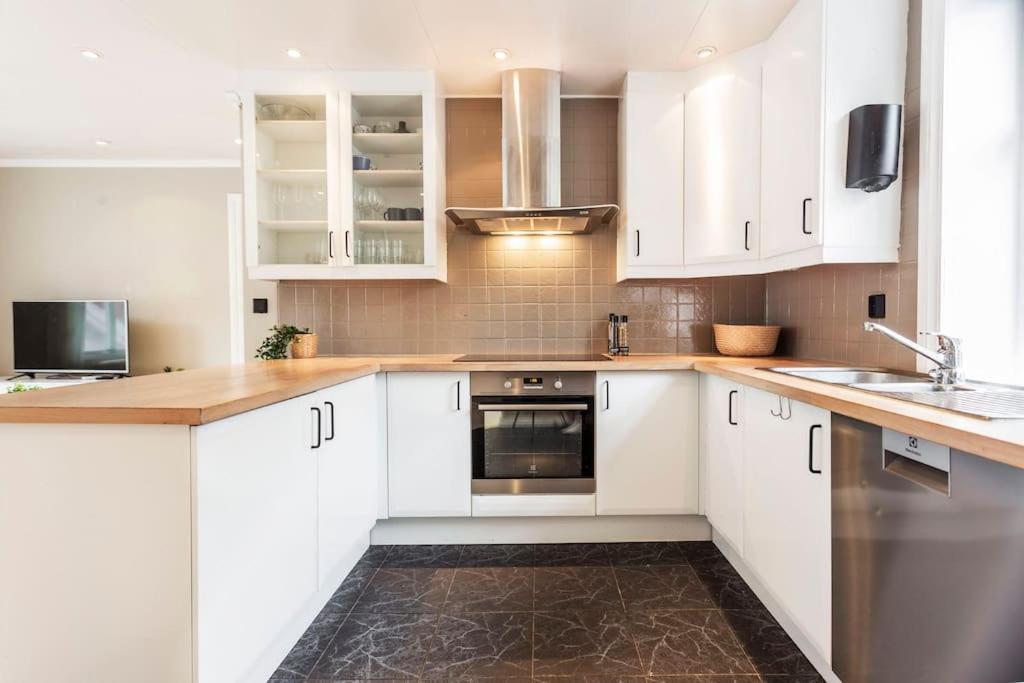 New! Modern Floor In Historic Area! Bergen