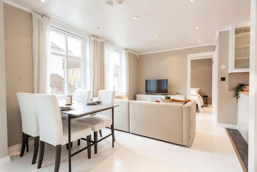 New! Modern Floor In Historic Area! * Bergen