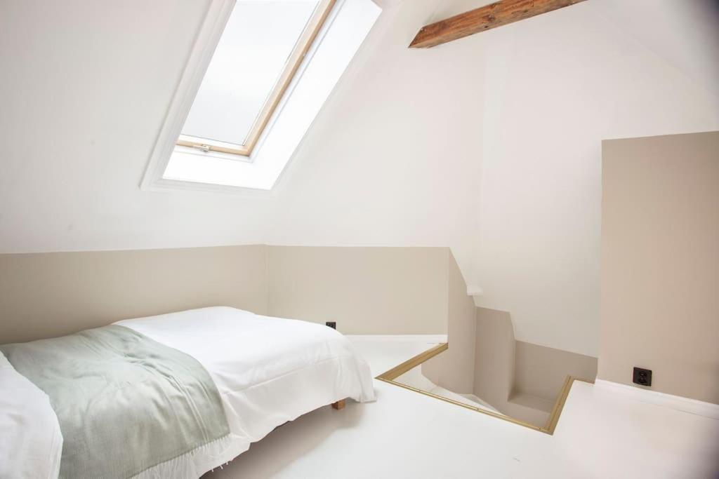 New! Modern Floor In Historic Area!