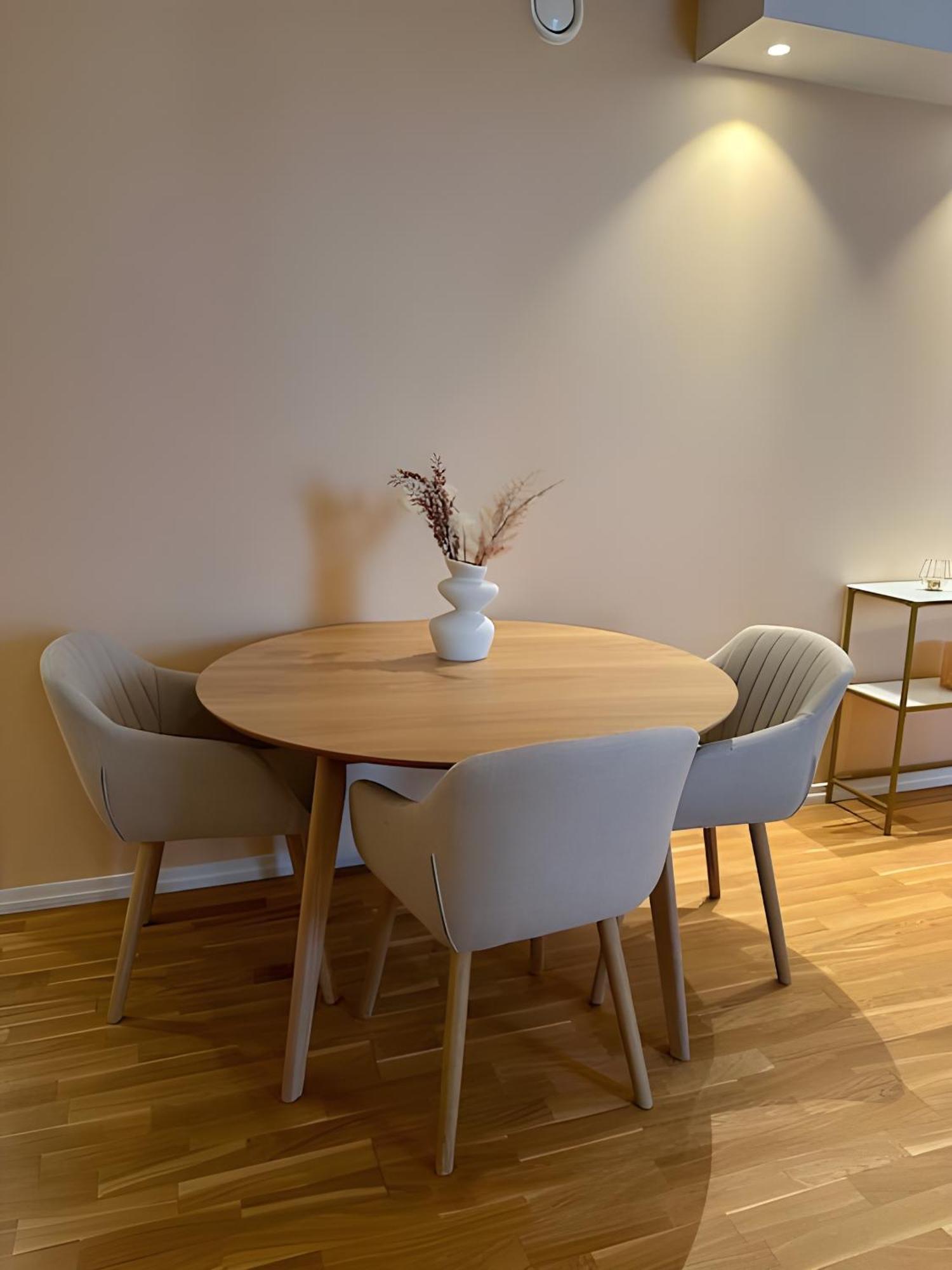 Modern And Chic -