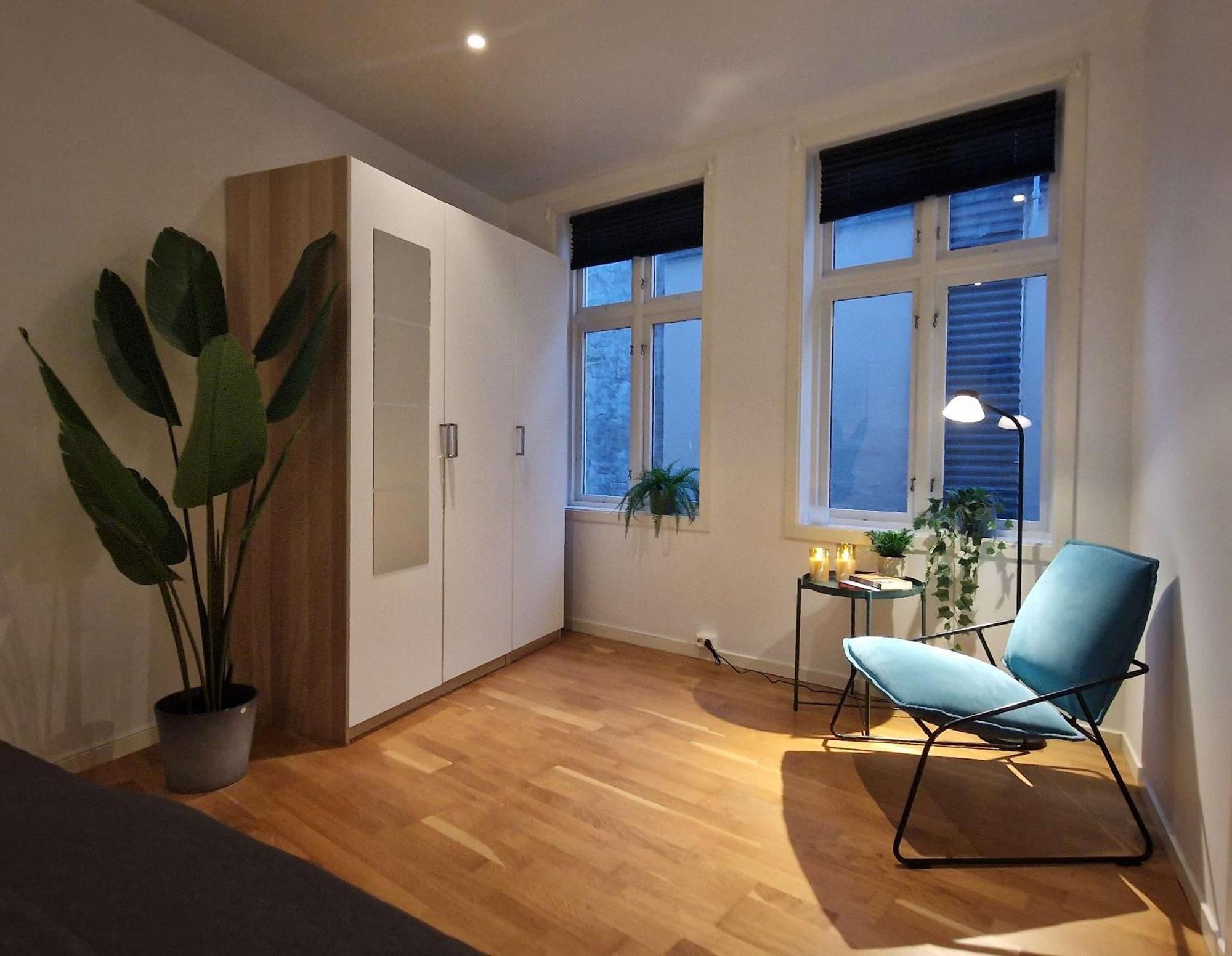 Apartment Center Retreat With King Bed