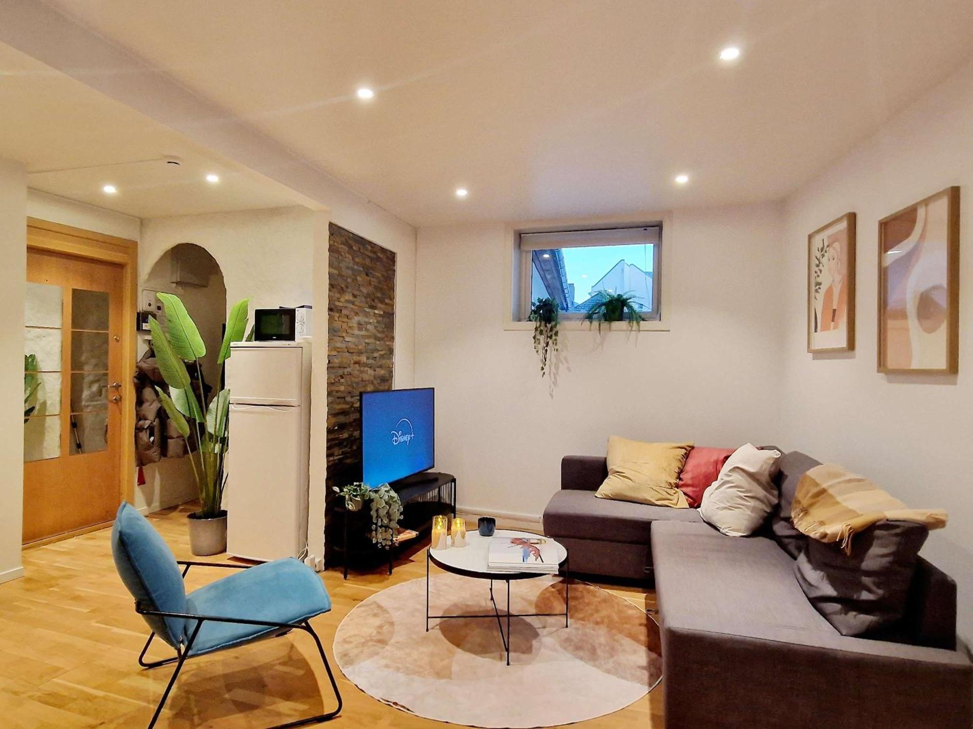 Center Retreat With King Bed Apartment