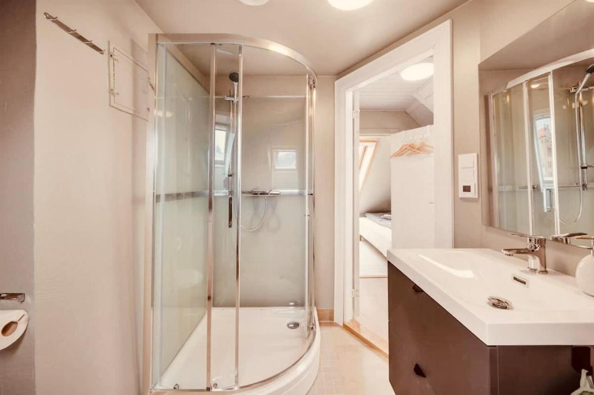 Apartment Historic Charm In Bergens Heart