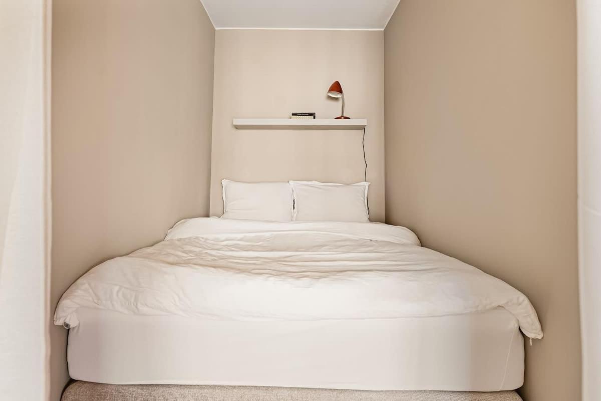 Apartment Dinbnb I Oasis, Workspace & Elevator!