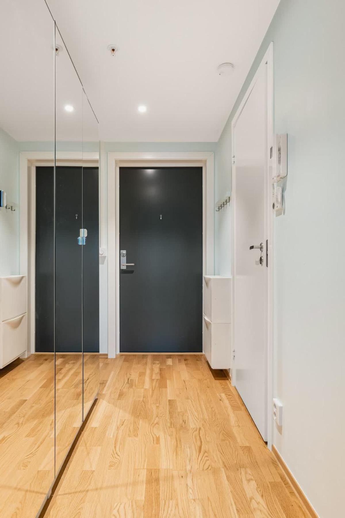 Dinbnb I Oasis, Workspace & Elevator! Apartment *