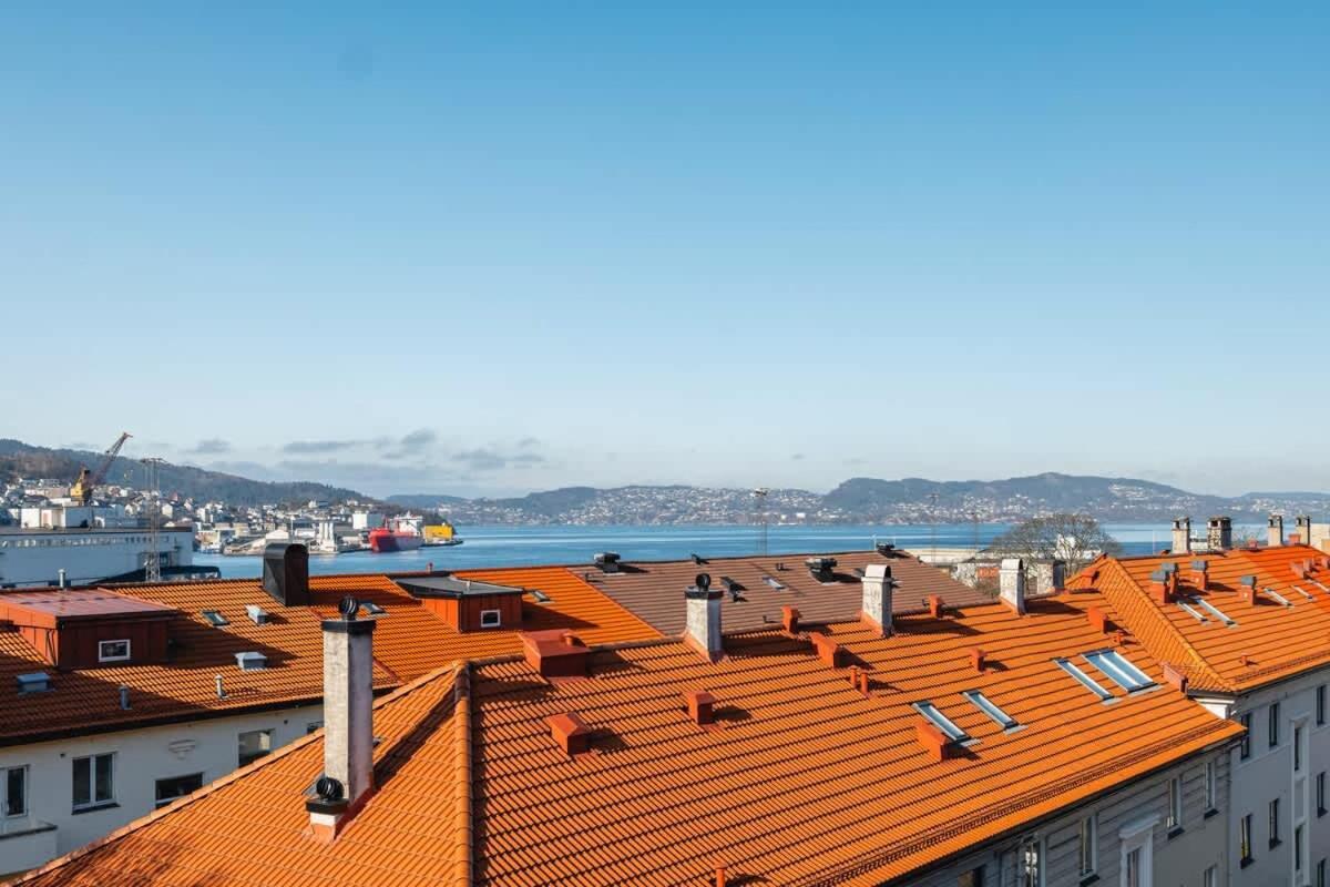 Apartment Dinbnb I Dockside With Modern Kitchen And Workspace