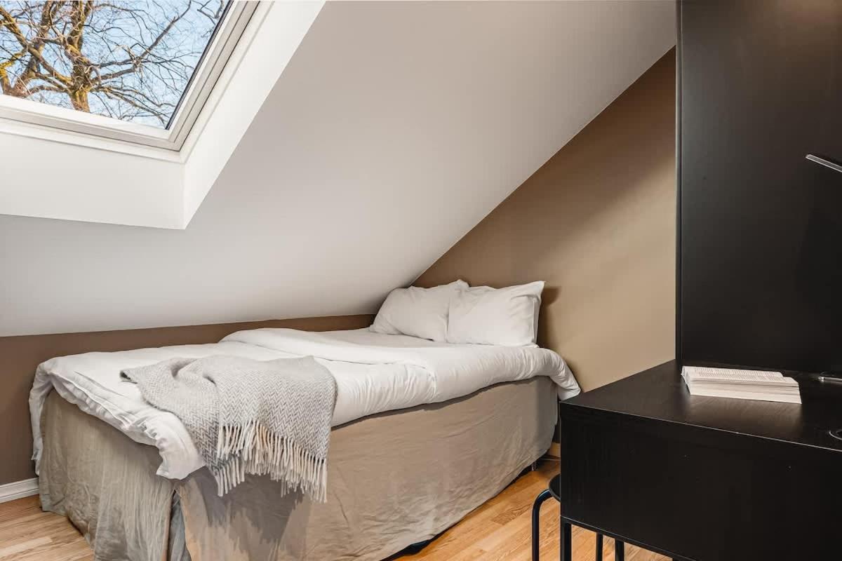 Dinbnb I Dockside With Modern Kitchen And Workspace *