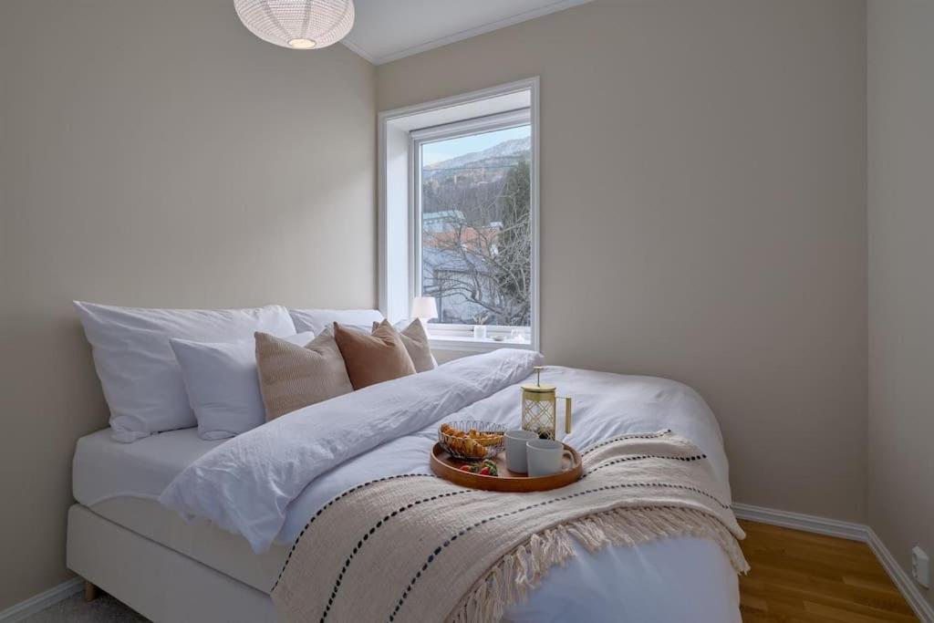 Exclusive In Idyllic Street Apartment