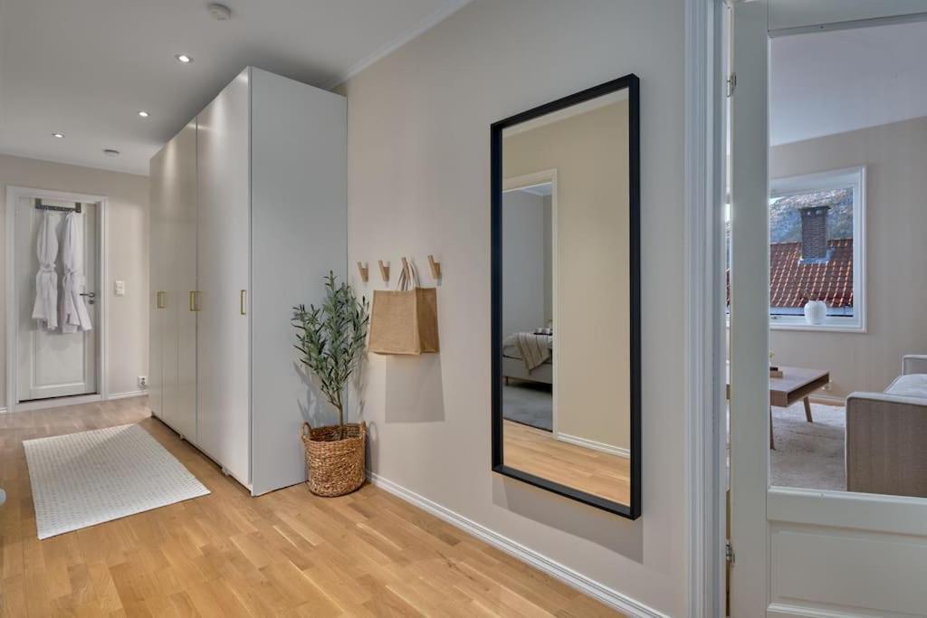 Exclusive In Idyllic Street Apartment