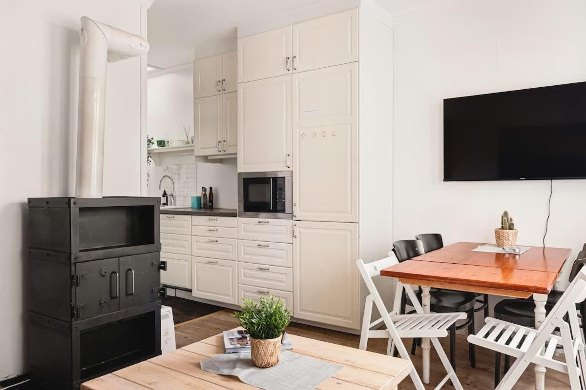 Dinbnb Homes I Idyllically Located 4-bedroom