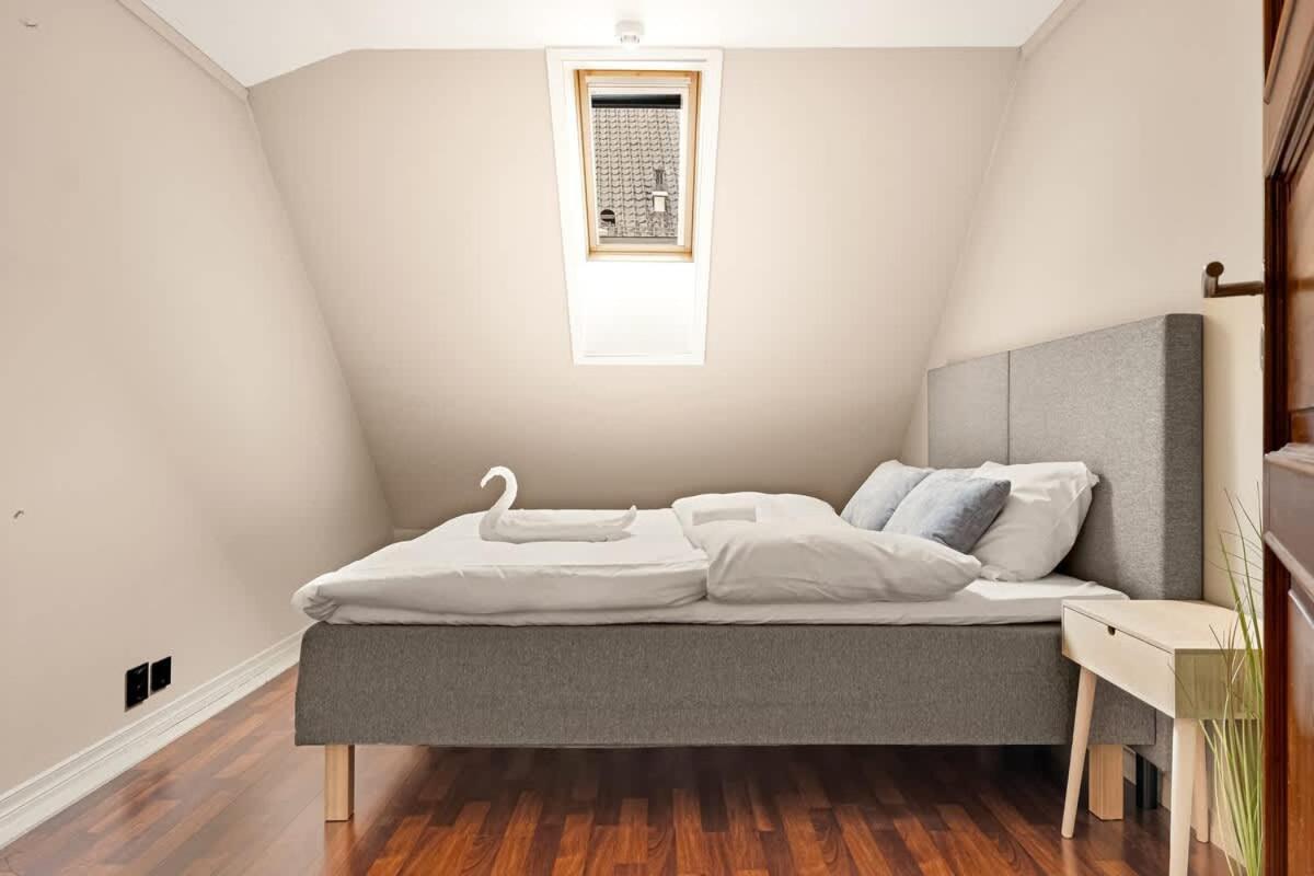 Dinbnb I The Bryggen Experience I Enjoy Life With Friends & Family *