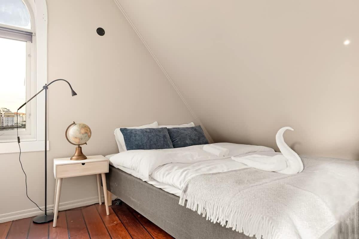 Dinbnb I The Bryggen Experience I Enjoy Life With Friends & Family * Bergen