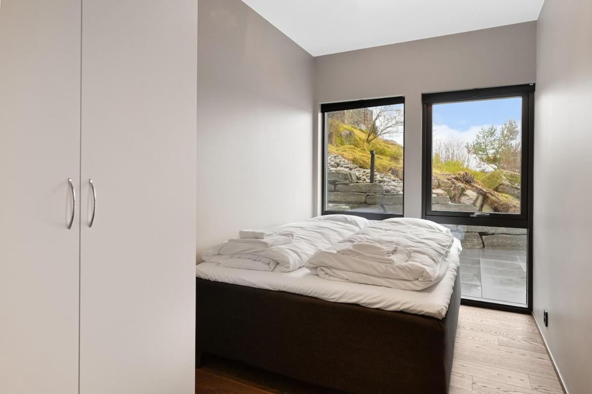 High-end With Private Rooftop And Sea Line
