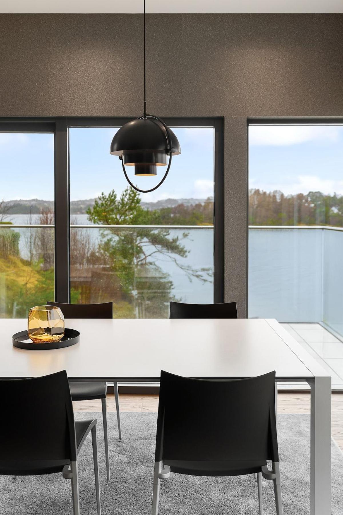 High-end With Private Rooftop And Sea Line