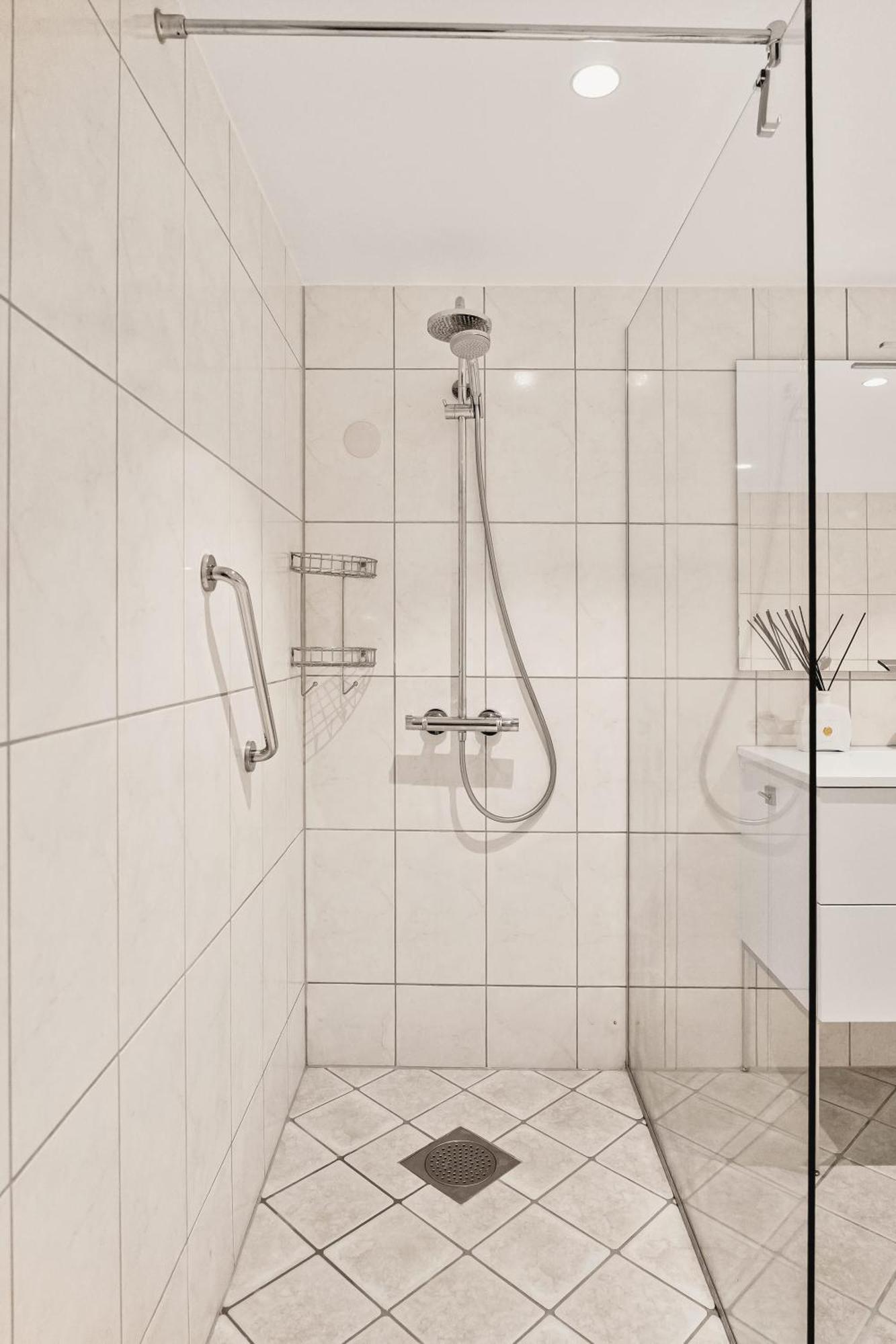 Apartment Dinbnb L 250m To Bryggen I Rooftop I Spacious Luxury Bergen