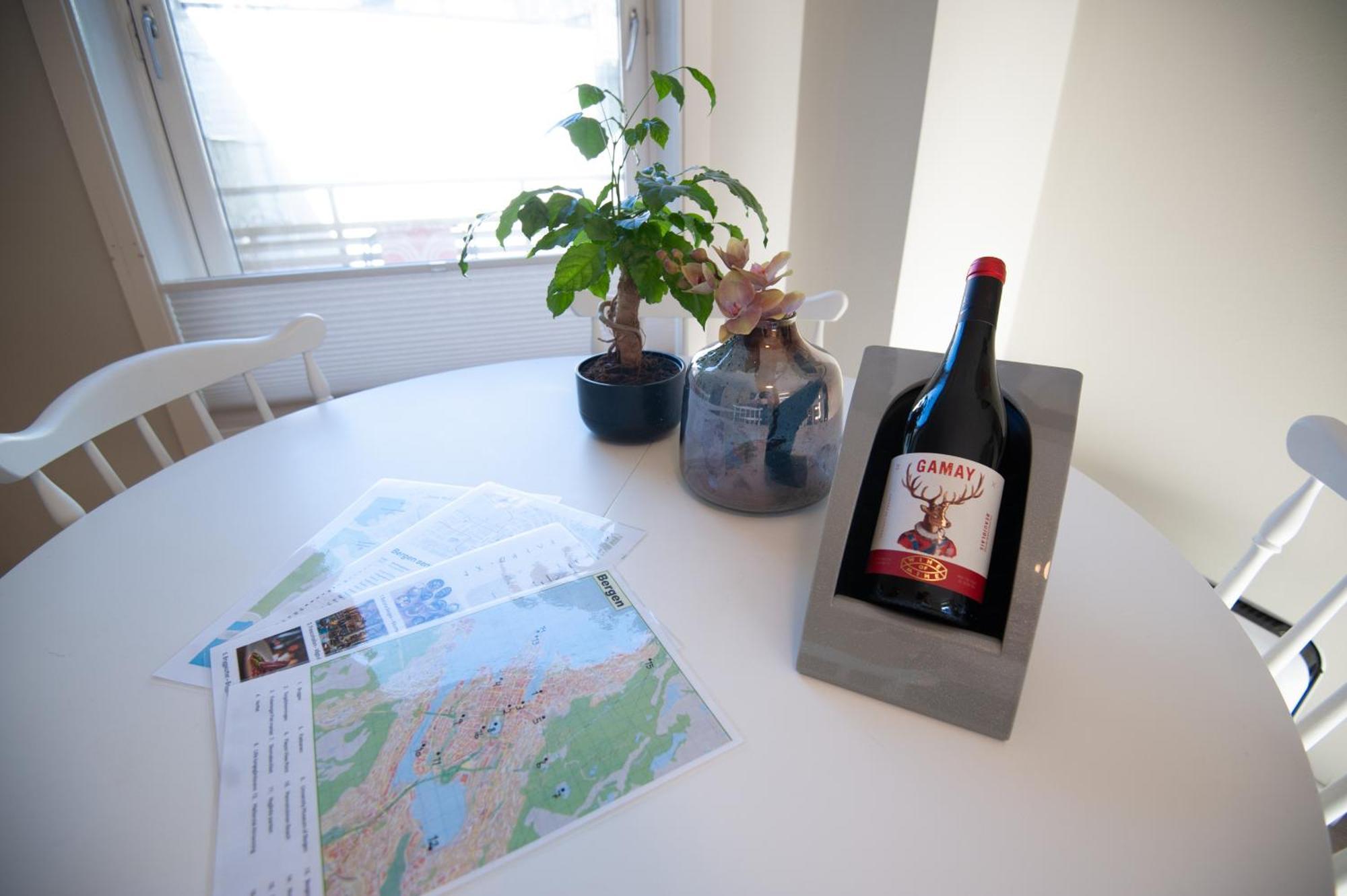 200 Meters To Bryggen In Charming Sandviken Apartment
