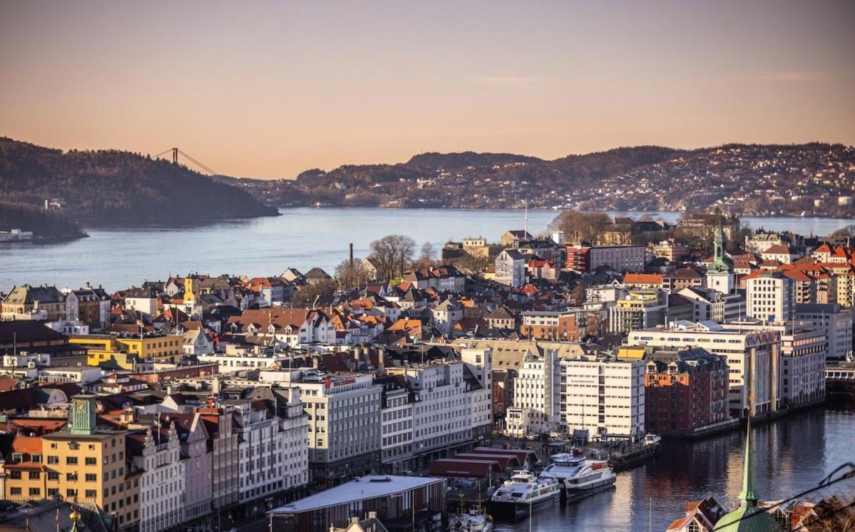 Bergens Nr1 Smau I Enkel Innsjekk I Sjoutsikt *