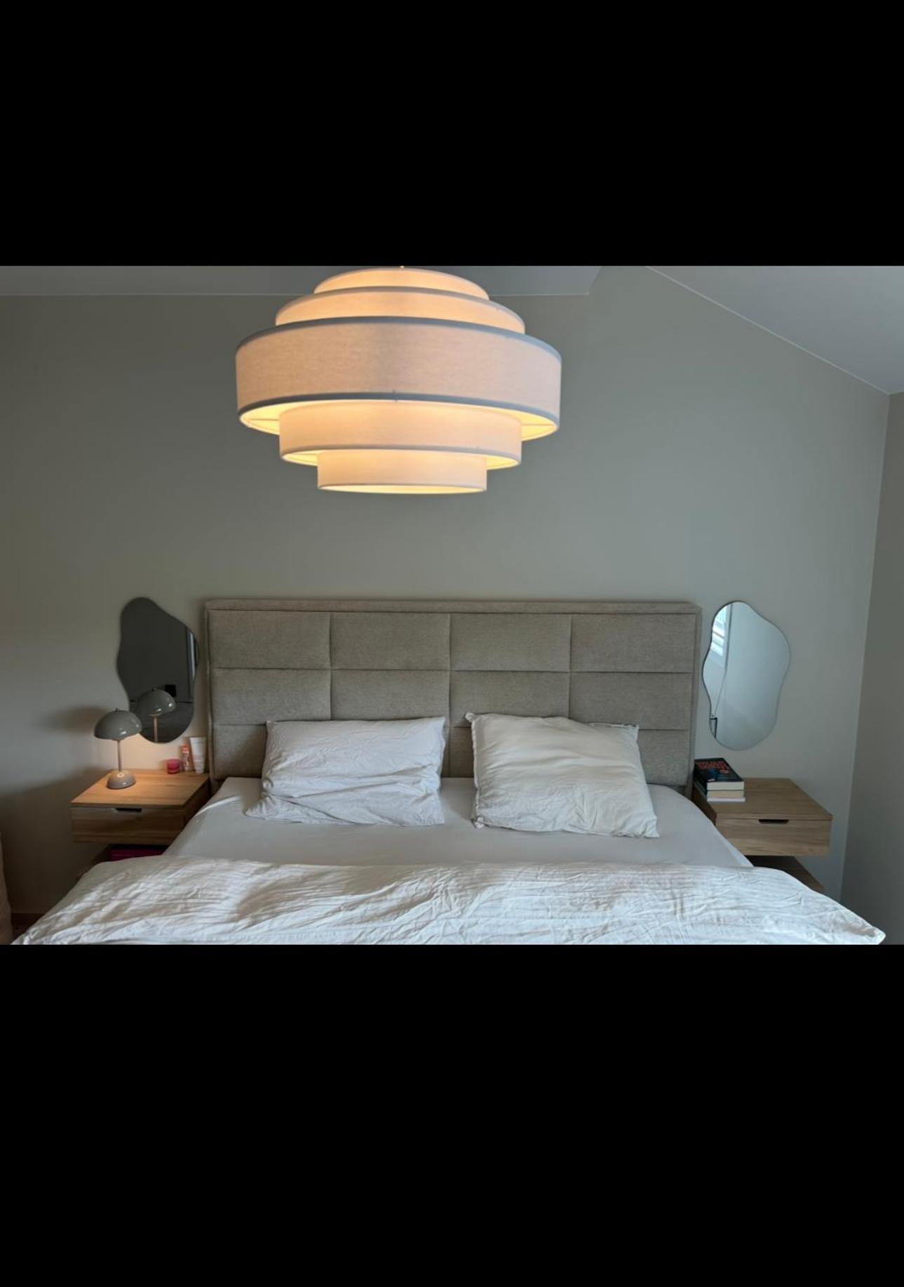Stor Og Sentral Naer Lagunen Bergen