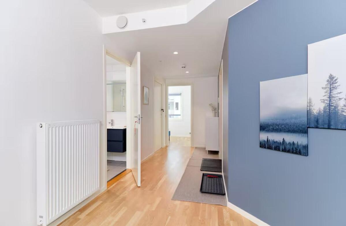 2 Bedroom, View, Light Rail, * Bergen