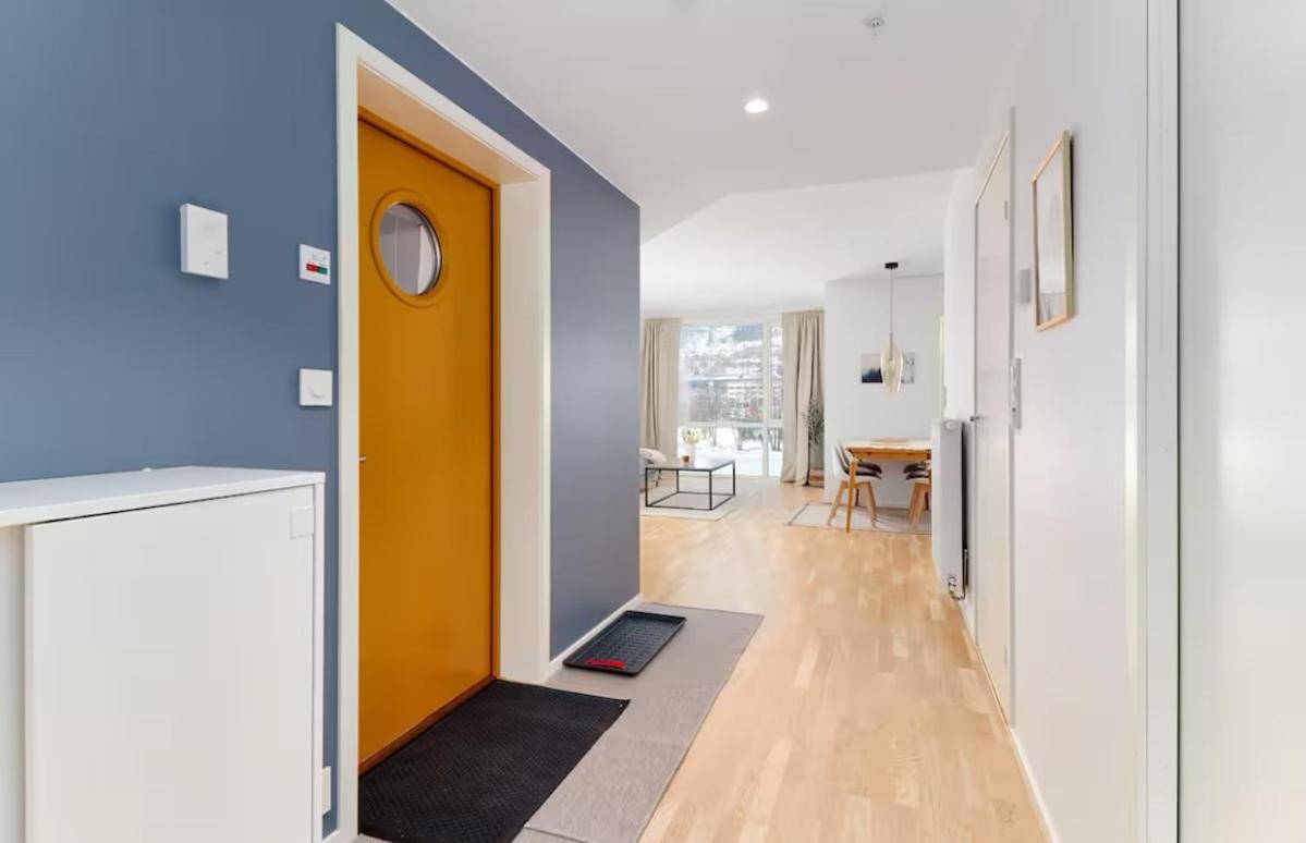 2 Bedroom, View, Light Rail,
