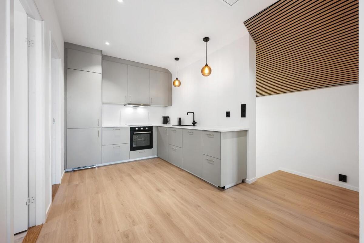 Newly Renovated In The Heart Of Center Apartment Bergen