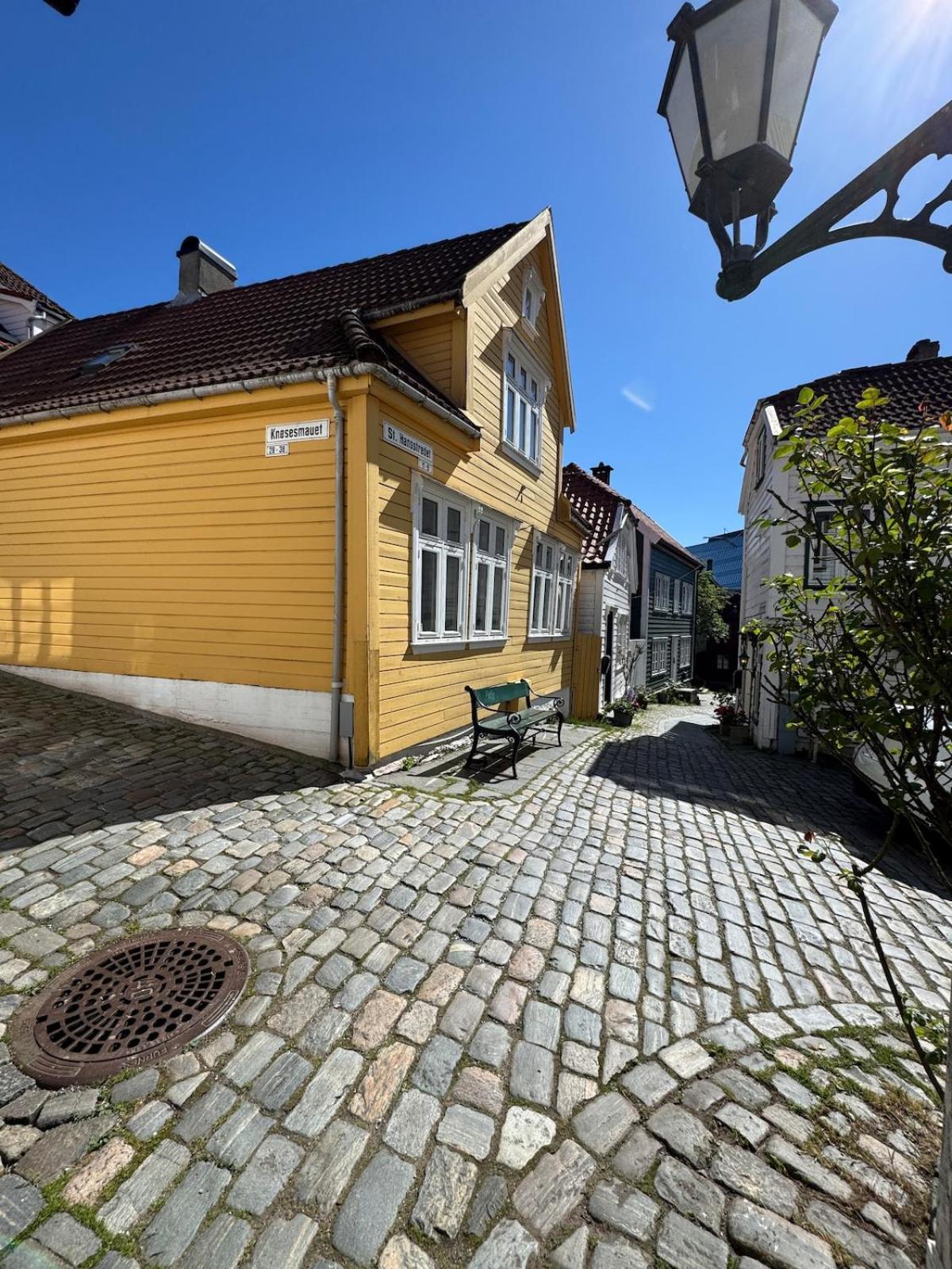 Bo I Bergens Eldste Smau Pa Nostet - Sentralt Og Rolig Bergen