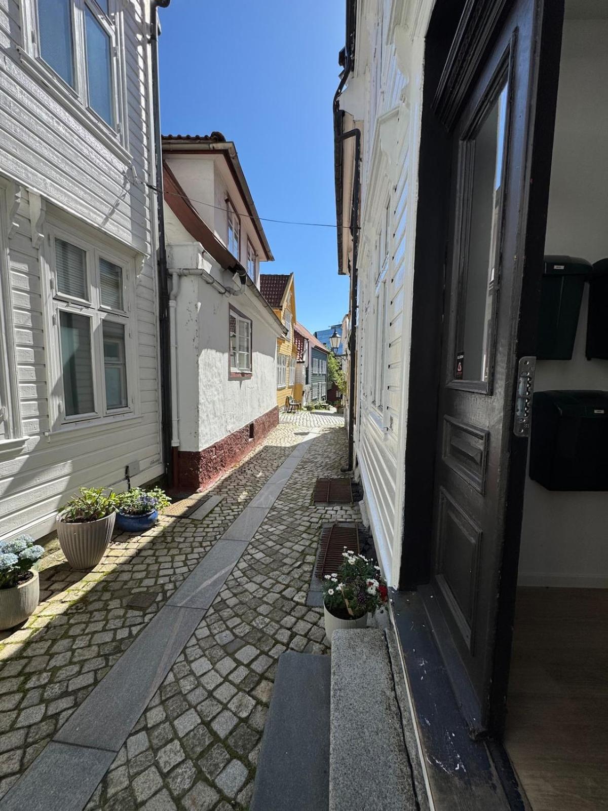 Bo I Bergens Eldste Smau Pa Nostet - Sentralt Og Rolig