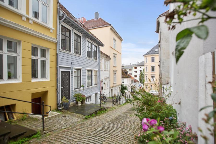 Apartment Dinbnb L Traditional Bergenhouse L 10min To Bryggen L 24l7 *