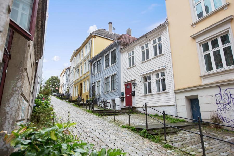 Apartment Dinbnb L Traditional Bergenhouse L 10min To Bryggen L 24l7 *
