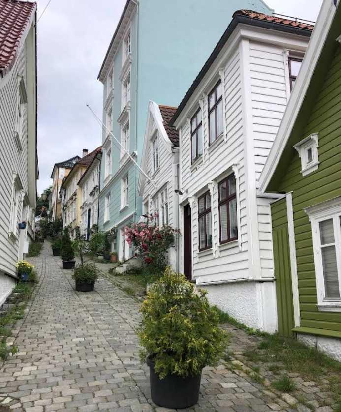 Dinbnb L Traditional Bergenhouse L 10min To Bryggen L 24l7 Apartment Bergen
