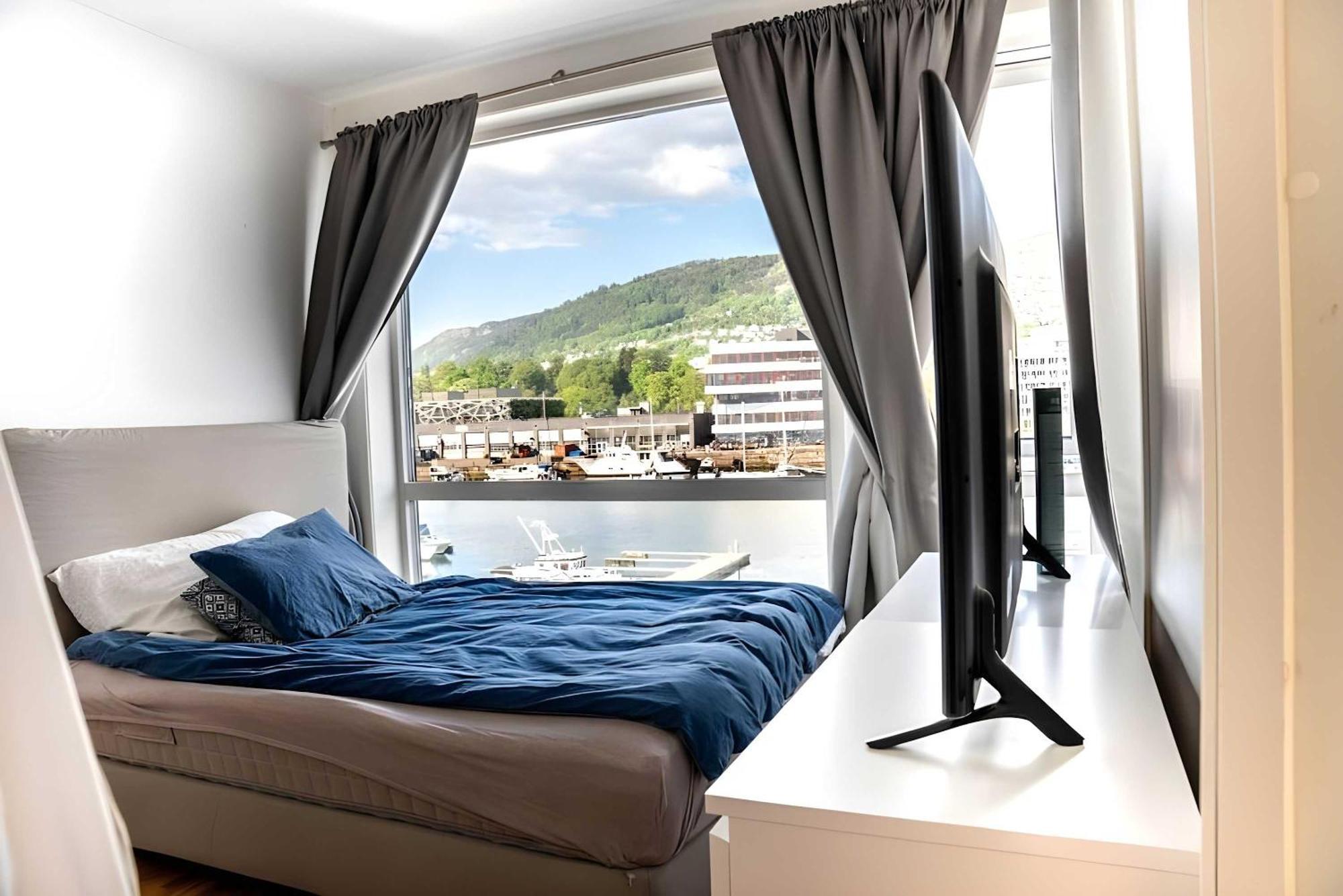 Spacious Waterfront Apartmnet Bergen