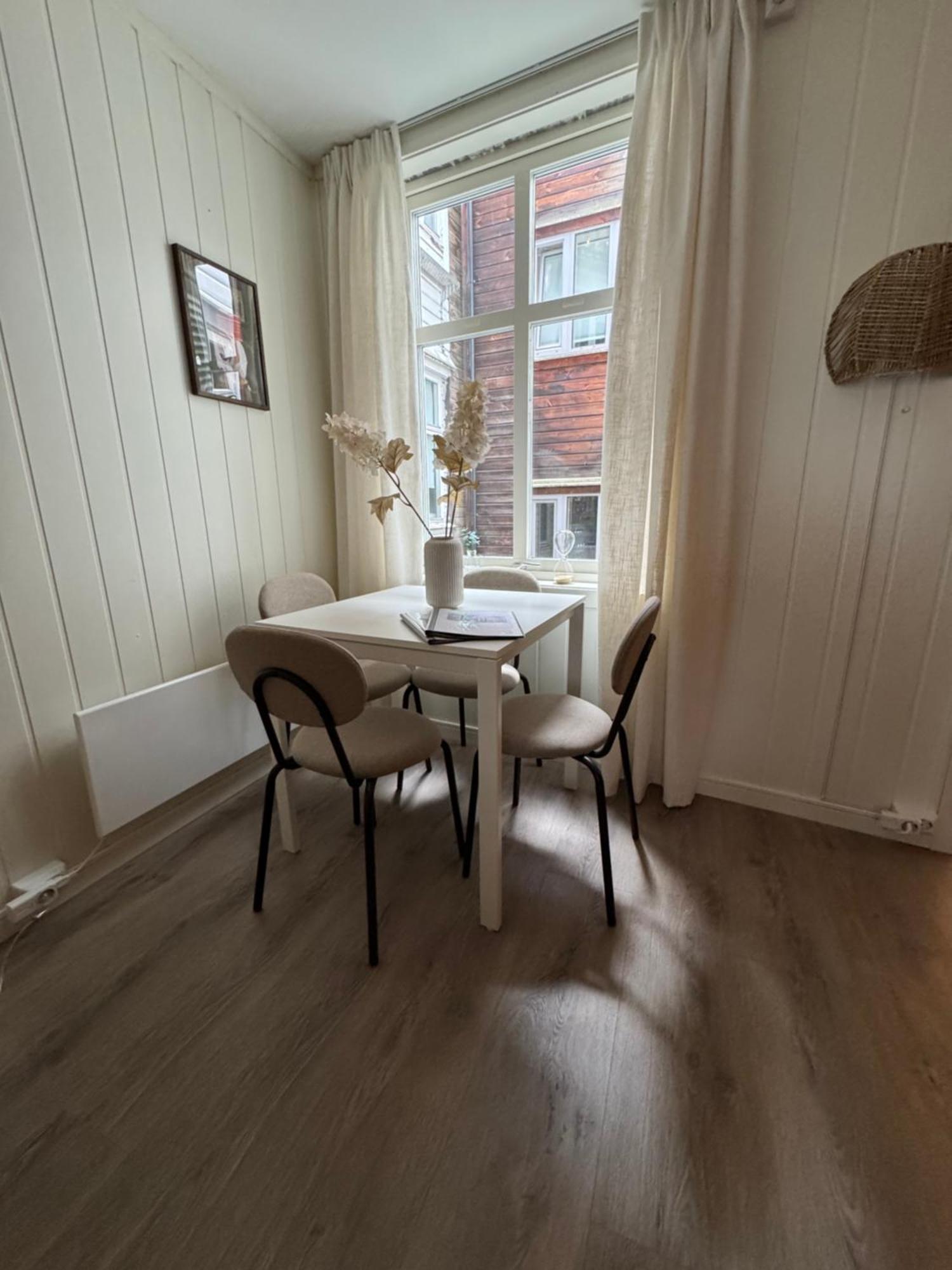 Bo I Bergens Eldste Smau Pa Nostet - Sentralt Og Rolig Apartment Bergen