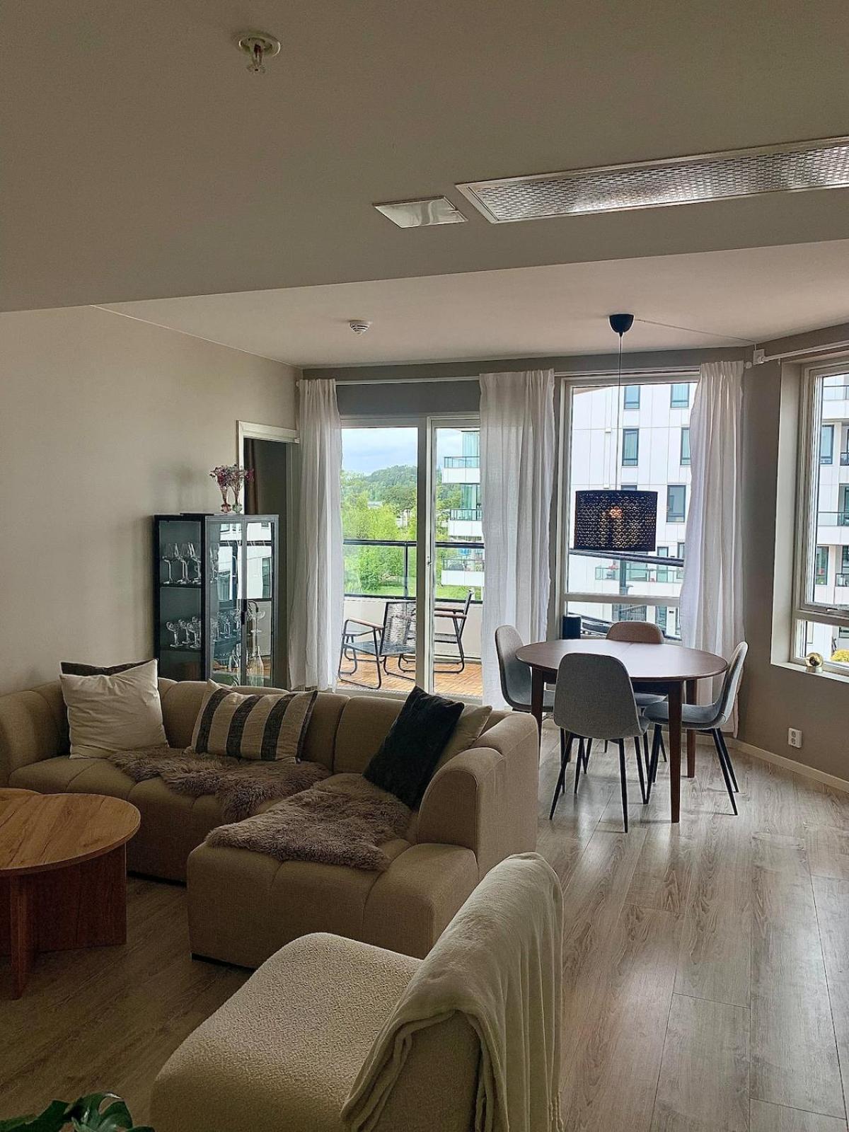 Apartment Lys Og Moderne 3-Roms Pa Sandsli