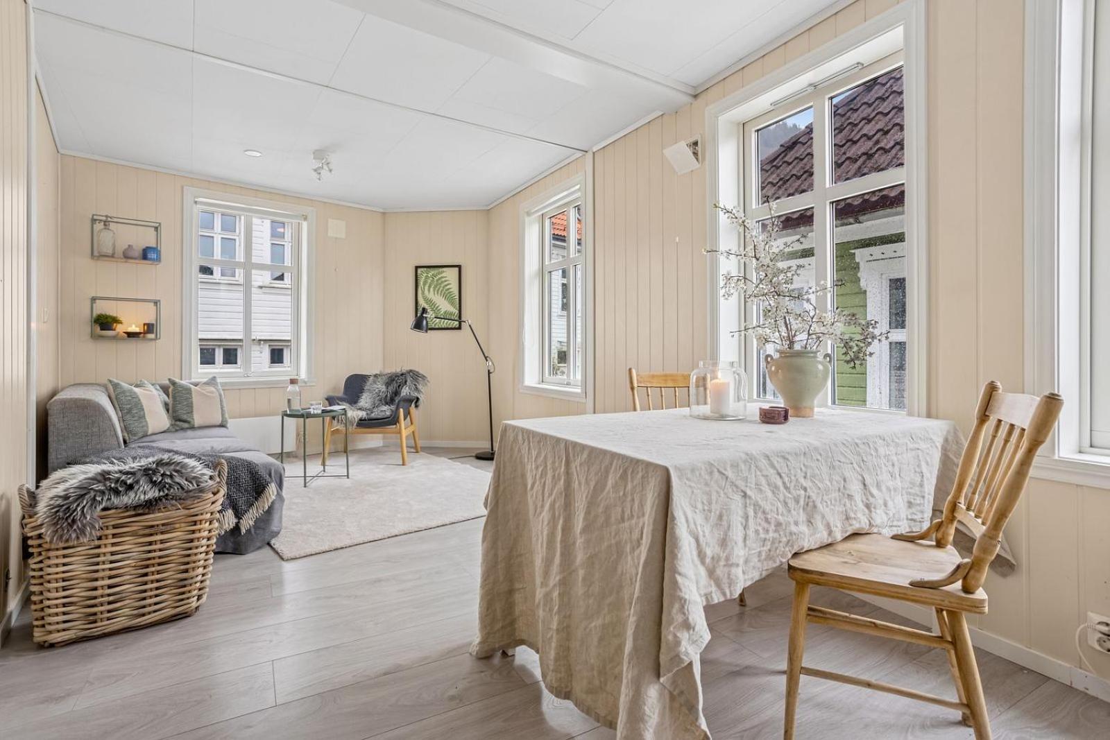 Charming Townhouse - Walk Everywhere! Appartement Bergen