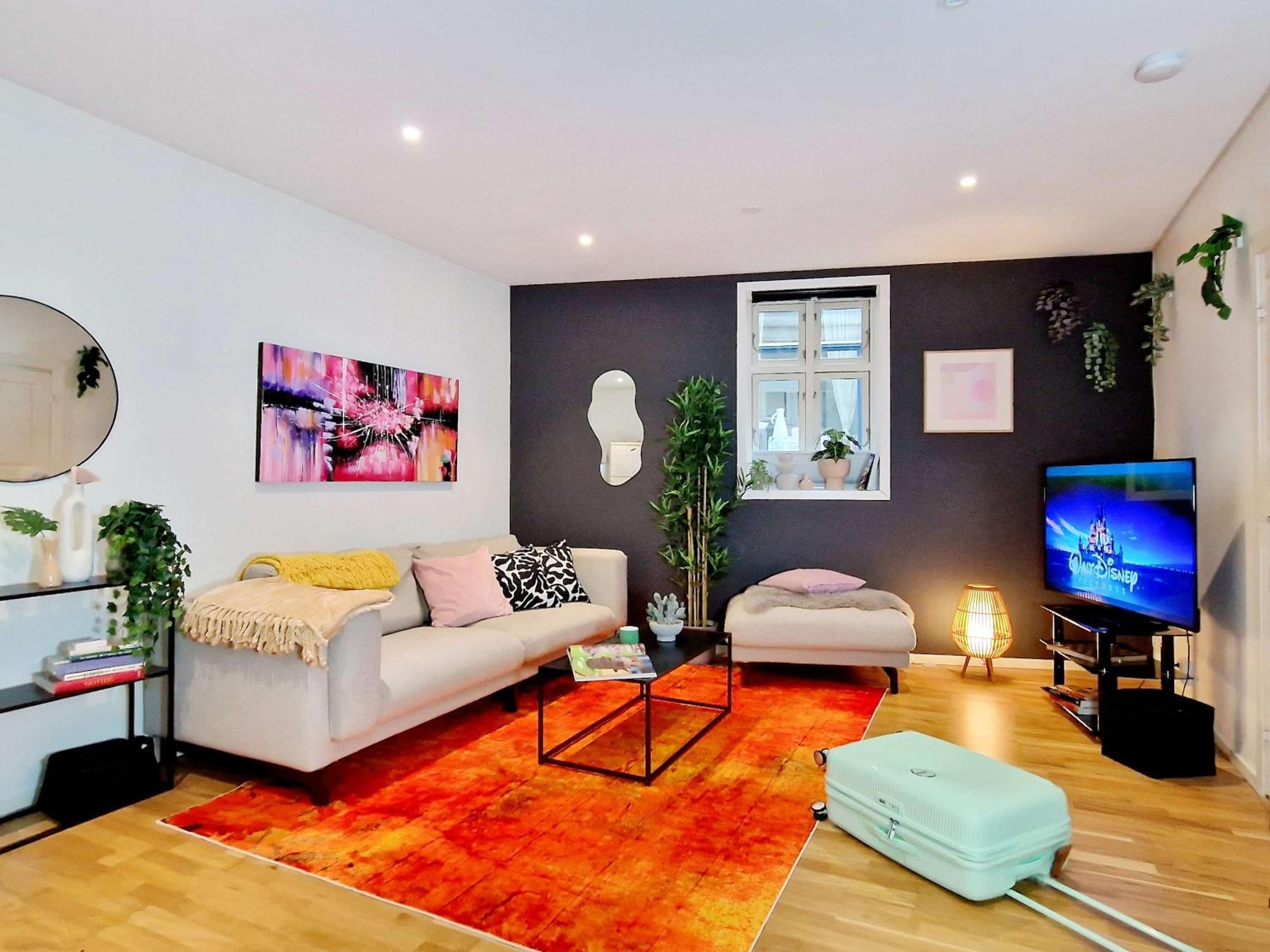 Prime Location Amazing King Bed Colorful Oasis Apartment Bergen