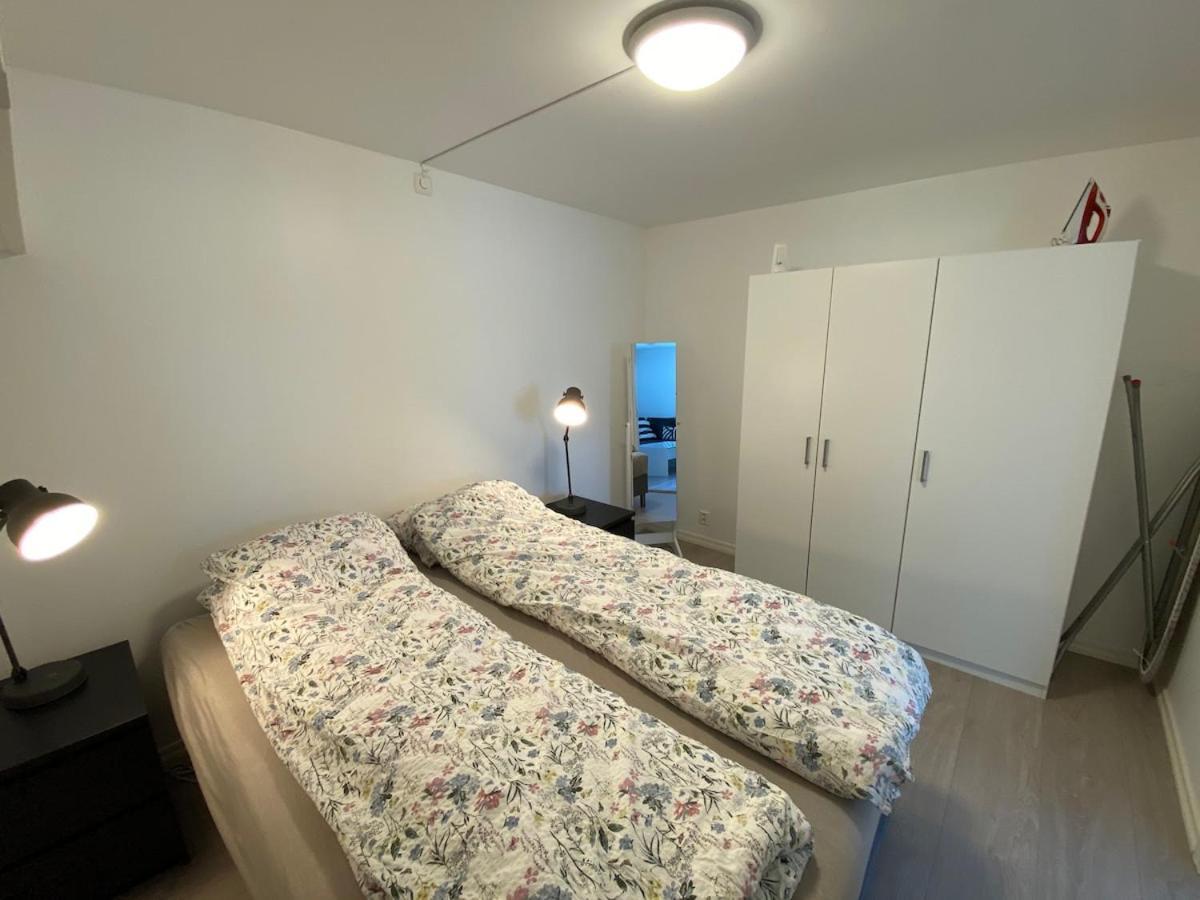 Kozy Near Center With Free Parking And Wifi Apartment