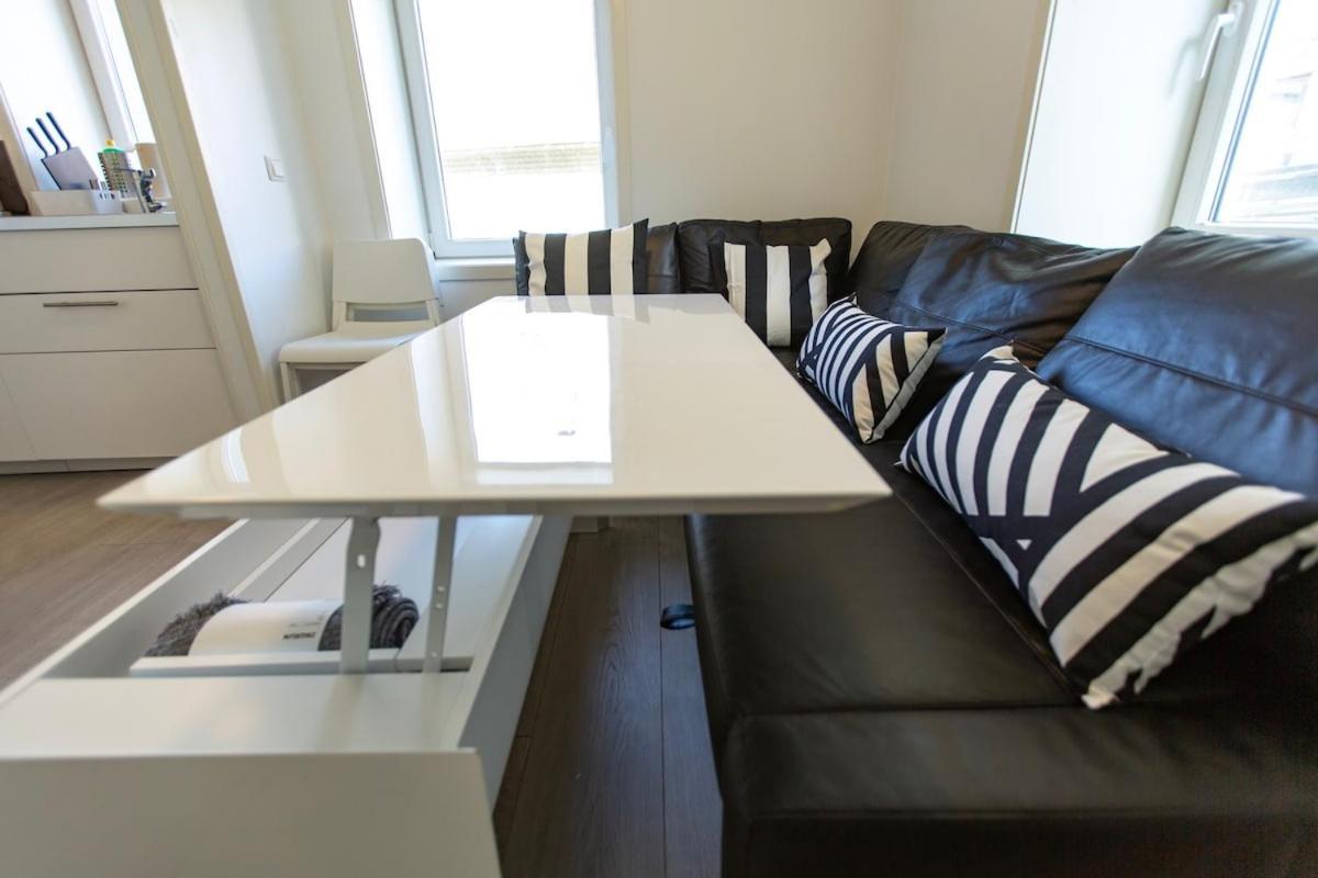 Kozy Near Center With Free Parking And Wifi Apartment