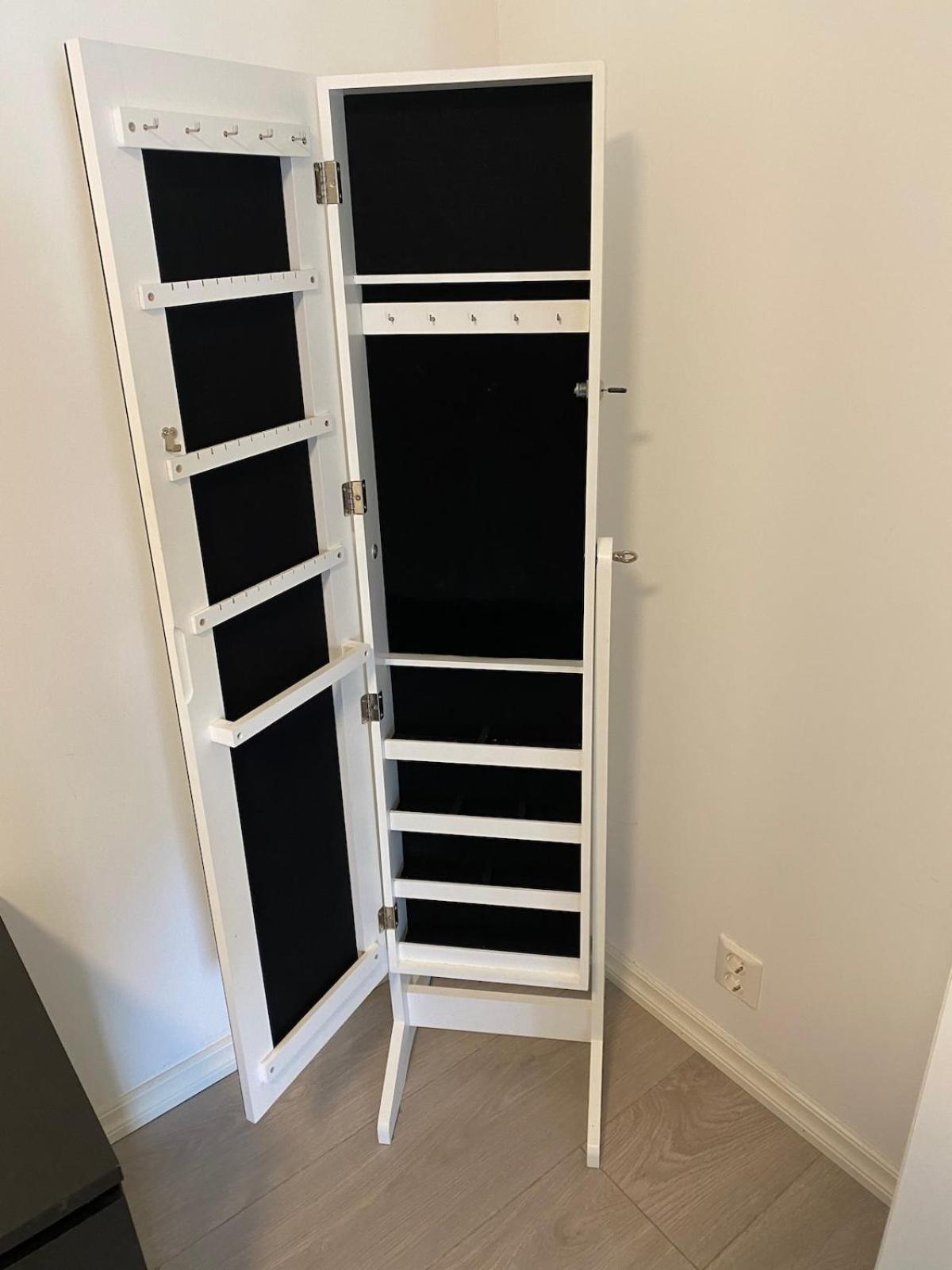 Kozy Near Center With Free Parking And Wifi Apartment