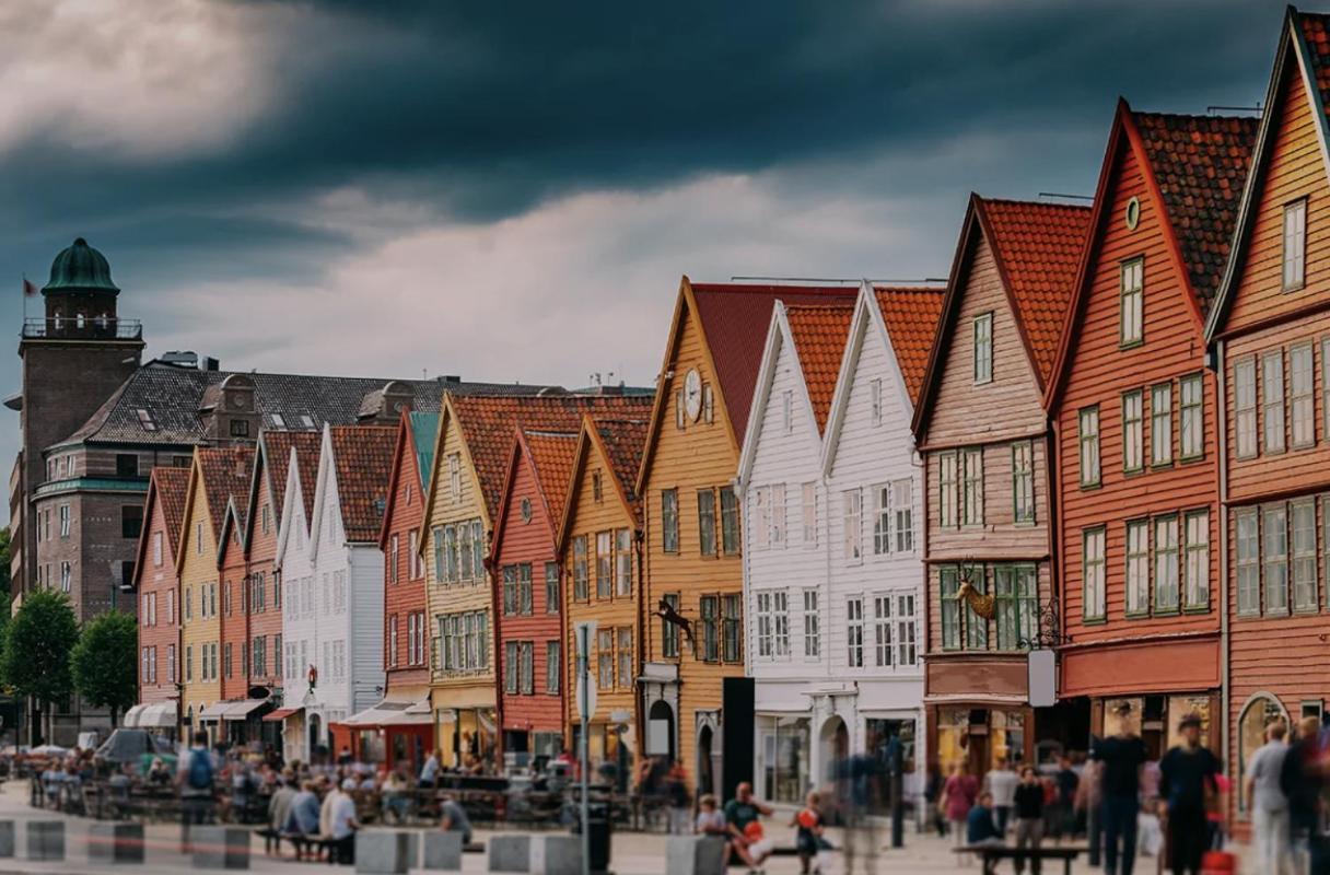 Nyrenovert Bergenshus Med Sjel I Stille Og Vakker Gagate, Midt I Hjertet Av Sentrum * Bergen