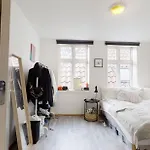 Kong Oscar Gate 11 Apt