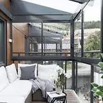 Luxury & Modern Apartment By The Ocean