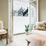 Stay Urban - Stylish Scandinavian Gem With French Balcony