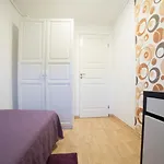 Room Close To City Center - Modern Apartment