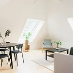 S54 - Private Rooms In The City Center