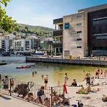 Newly Renovated Apartment Centrally Located In Bergen