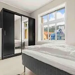 Newly Renovated Apartment Centrally Located In Bergen