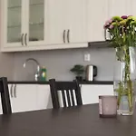 Dinbnb Apartments I Family-Friendly & Spacious 2-Bedroom With Parking