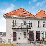 Contemporary City-Apartement With Views Of The Dock!