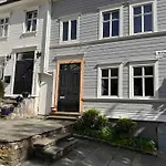 Koslig Leilighet I Bergens Smoroye